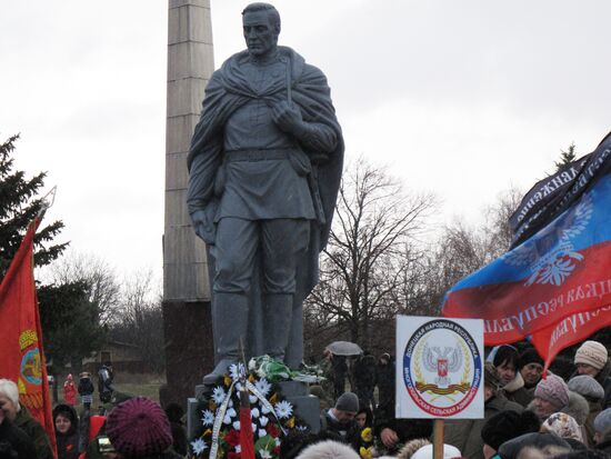Открытие памятника "Советскому солдату" в ДНР