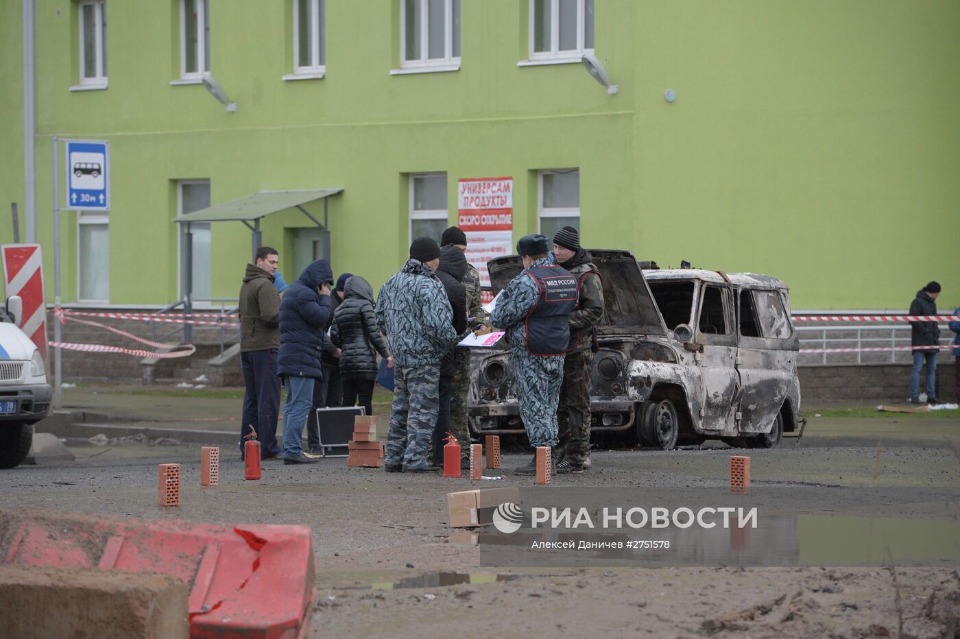 В Петербурге неизвестные расстреляли полицейский УАЗ