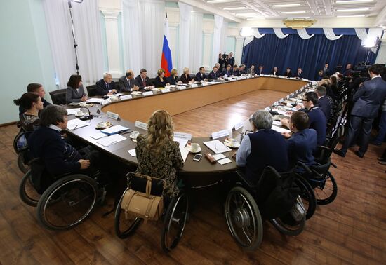 Премьер-министр РФ Д.Медведев провел встречу с руководителями общероссийских общественных организаций инвалидов