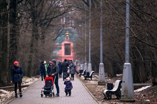 Теплая погода в Москве