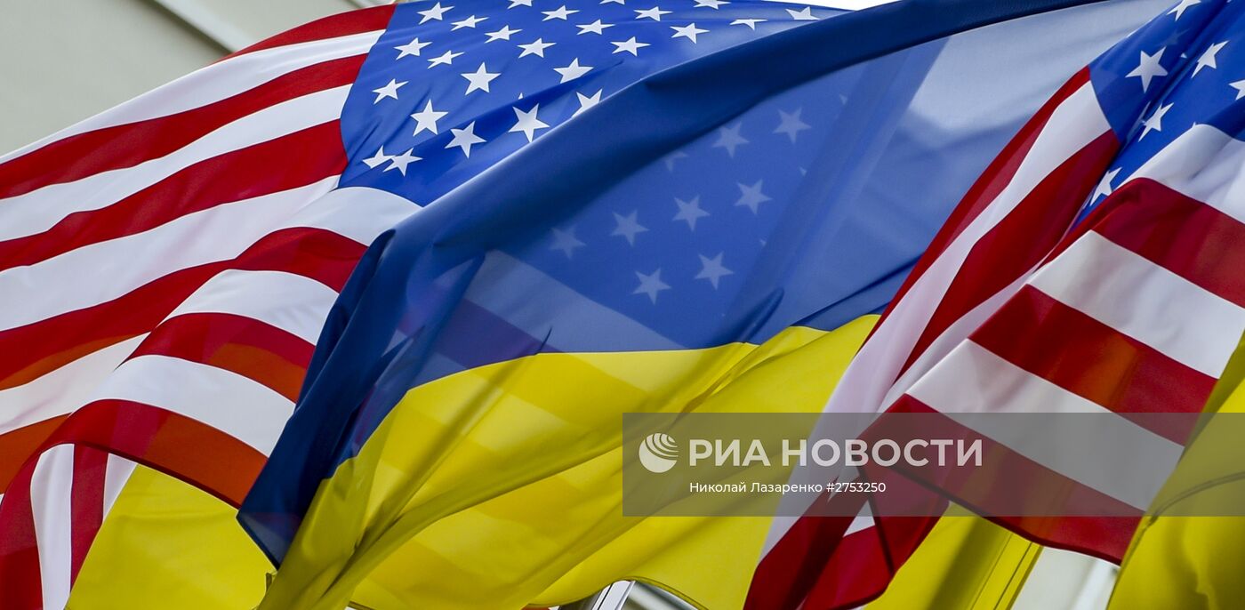 Флаги США и Украины