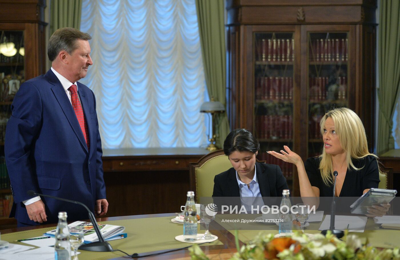 Встреча руководителя администрации президента РФ С.Иванова с делегацией Международного фонда защиты животных