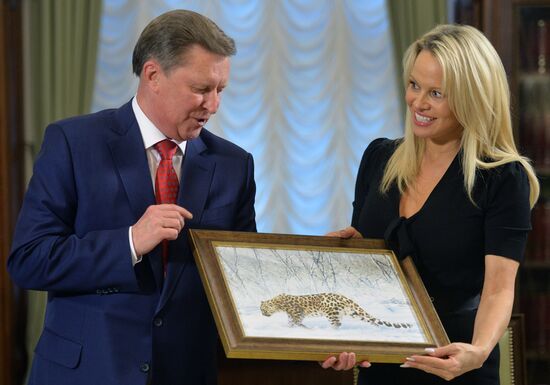 Встреча руководителя администрации президента РФ С.Иванова с делегацией Международного фонда защиты животных