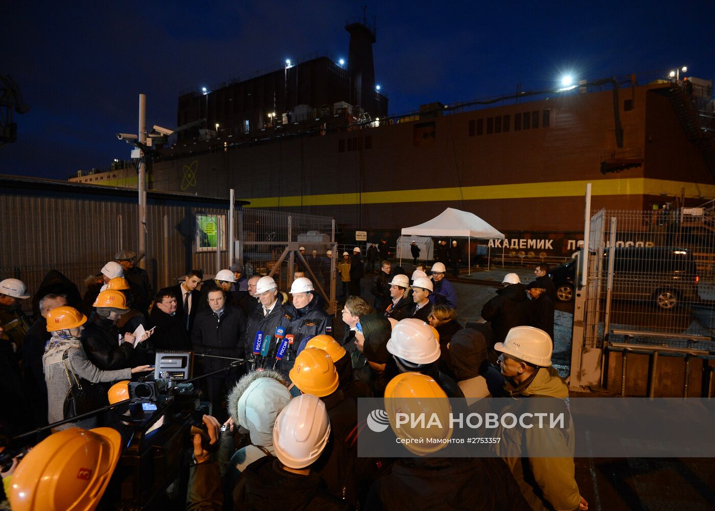 Вице-премьер Д.Рогозин посетил ООО "Балтийский завод" в Санкт-Петербурге