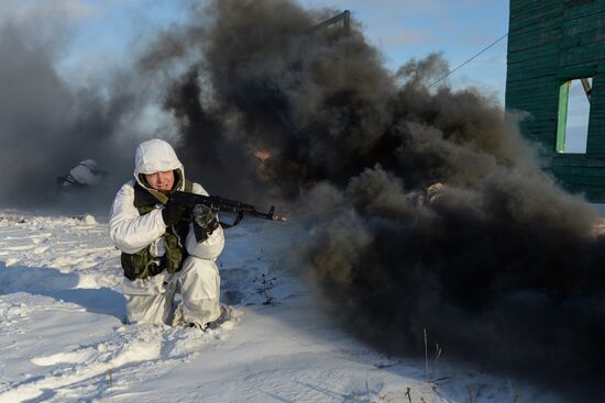 Подготовка военнослужащих мотострелкового соединения ЦВО в Новосибирске