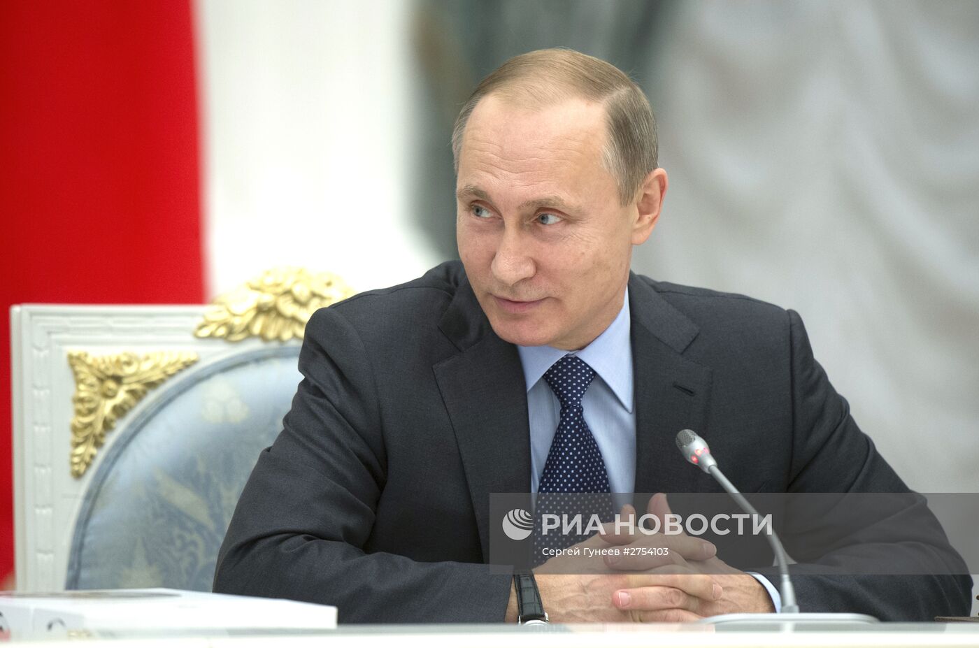 Президент РФ В.Путин провел заседание Совета по развитию физкультуры и спорта и оргкомитета "Россия-2018"