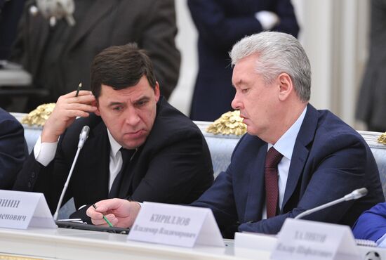 Президент РФ В.Путин провел заседание Совета по развитию физкультуры и спорта и оргкомитета "Россия-2018"