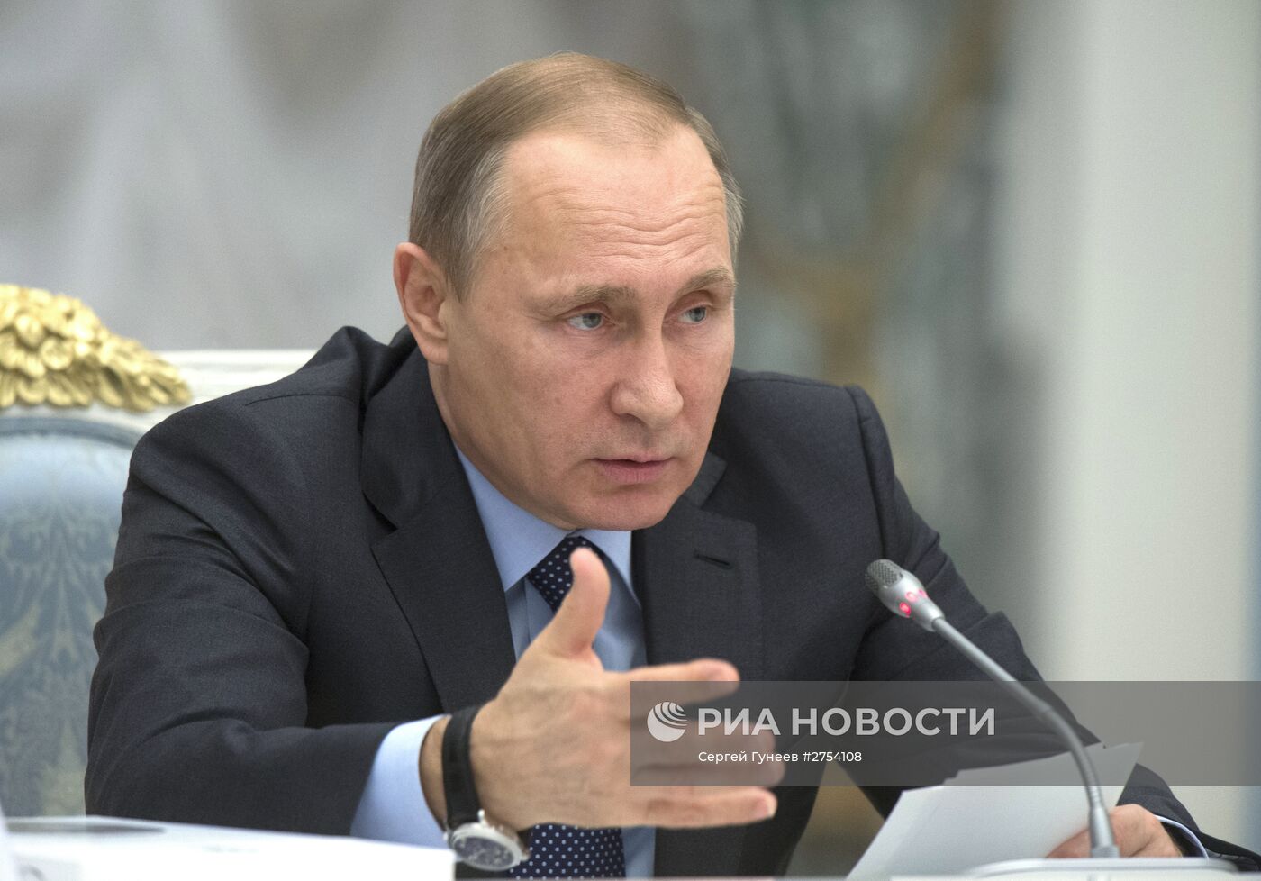 Президент РФ В.Путин провел заседание Совета по развитию физкультуры и спорта и оргкомитета "Россия-2018"