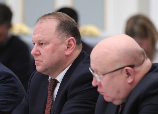 Президент РФ В.Путин провел заседание Совета по развитию физкультуры и спорта и оргкомитета "Россия-2018"