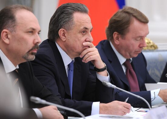 Президент РФ В.Путин провел заседание Совета по развитию физкультуры и спорта и оргкомитета "Россия-2018"