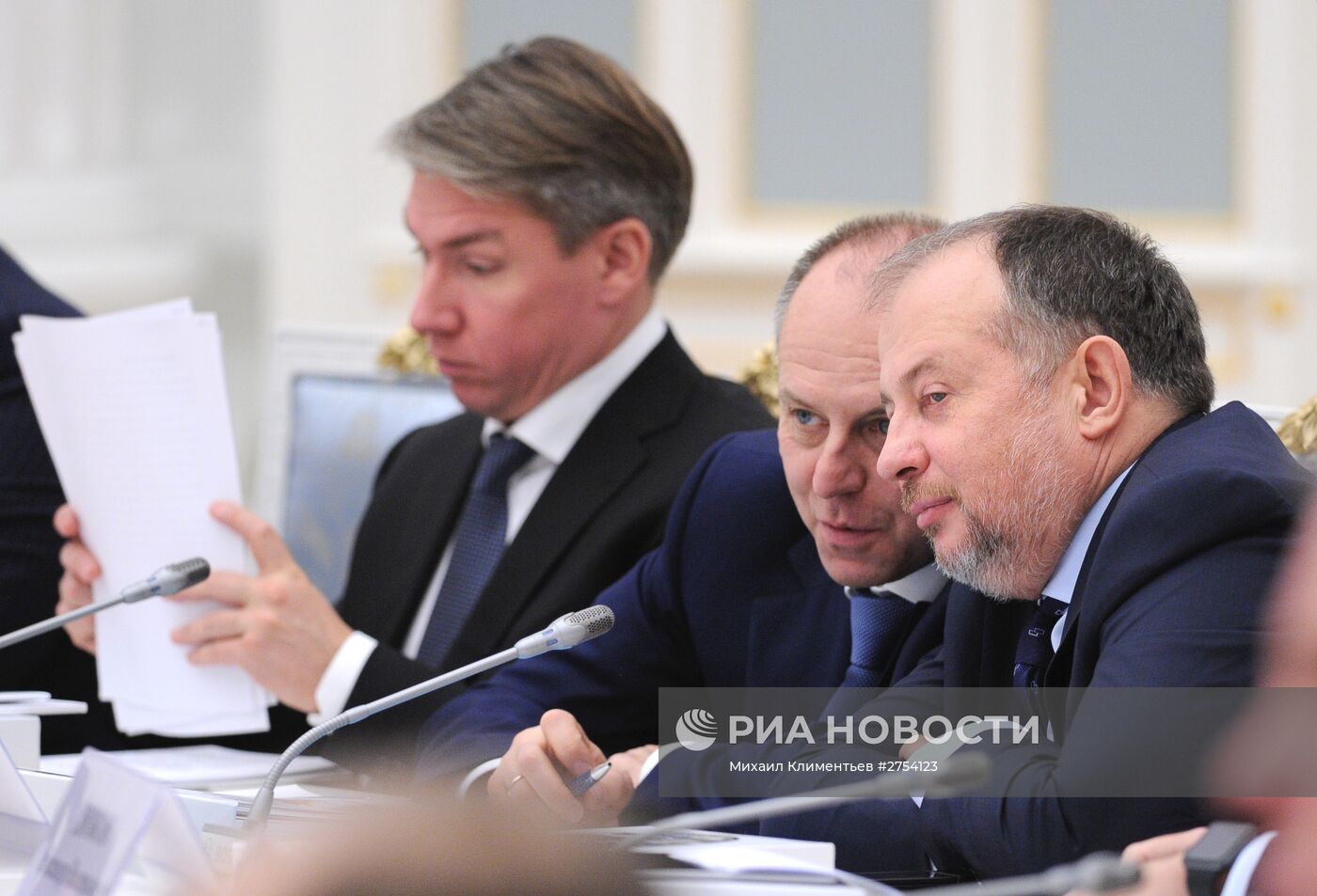 Президент РФ В.Путин провел заседание Совета по развитию физкультуры и спорта и оргкомитета "Россия-2018"