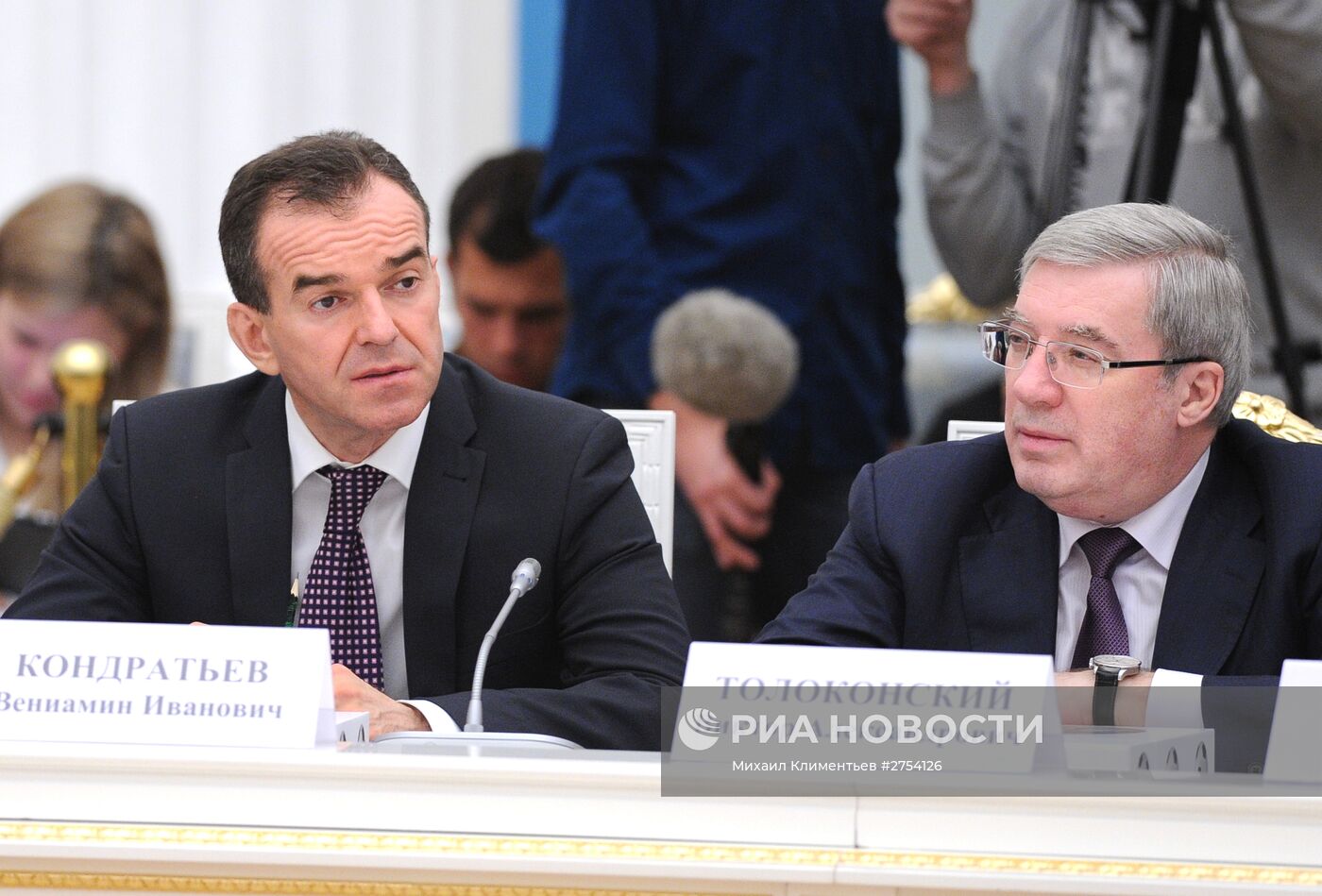 Президент РФ В.Путин провел заседание Совета по развитию физкультуры и спорта и оргкомитета "Россия-2018"