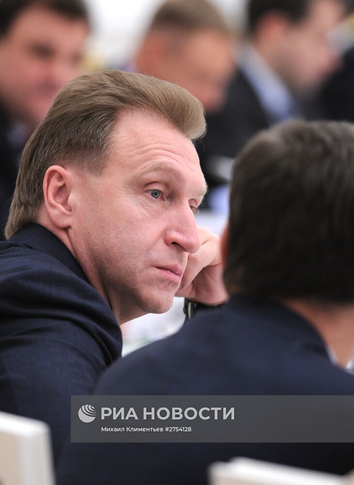 Президент РФ В.Путин провел заседание Совета по развитию физкультуры и спорта и оргкомитета "Россия-2018"