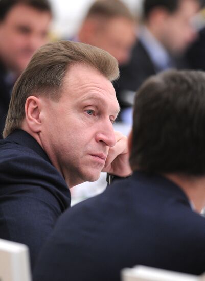 Президент РФ В.Путин провел заседание Совета по развитию физкультуры и спорта и оргкомитета "Россия-2018"