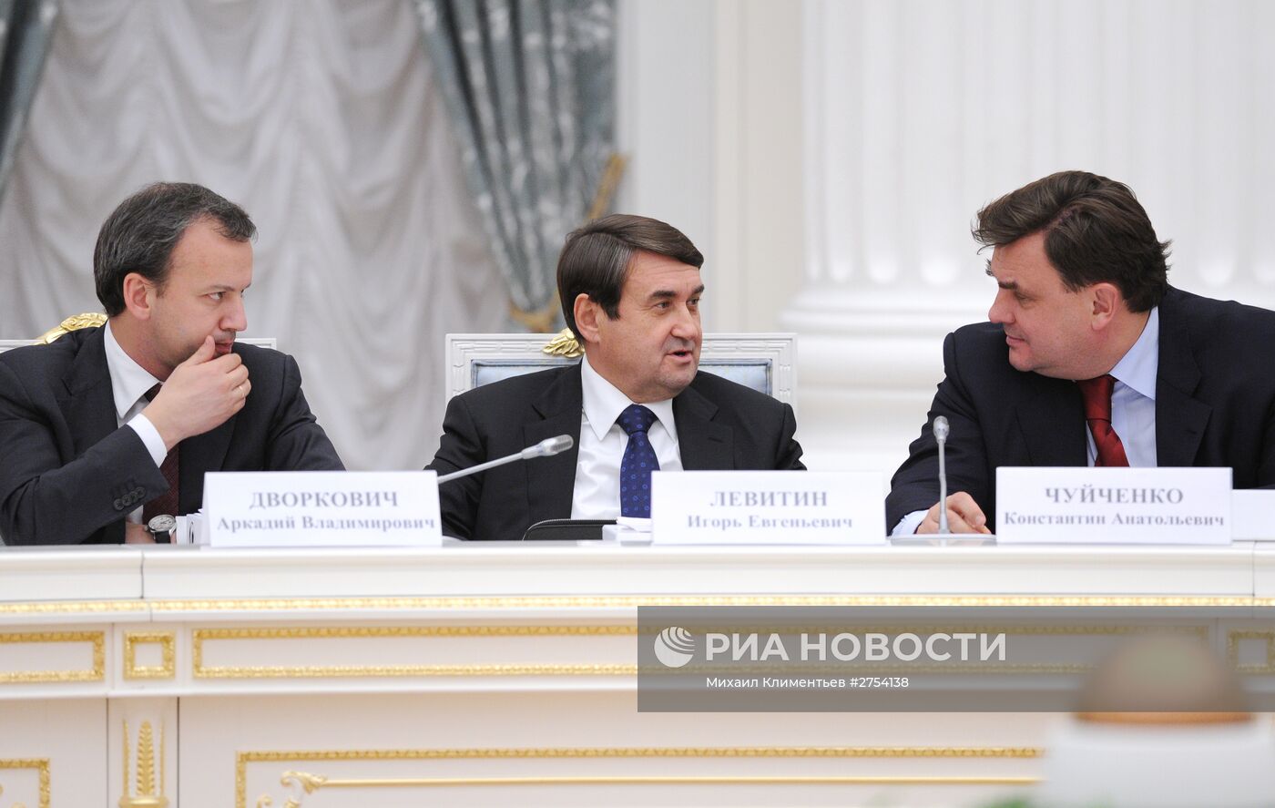 Президент РФ В.Путин провел заседание Совета по развитию физкультуры и спорта и оргкомитета "Россия-2018"