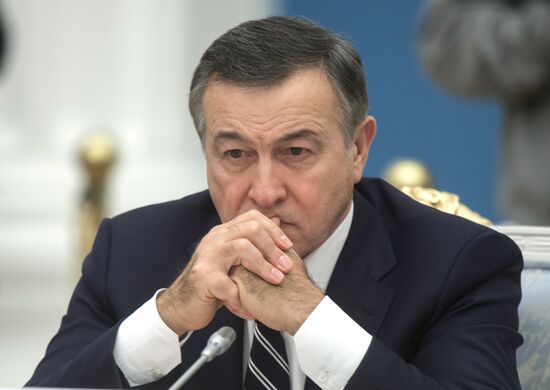 Президент РФ В.Путин провел заседание Совета по развитию физкультуры и спорта и оргкомитета "Россия-2018"