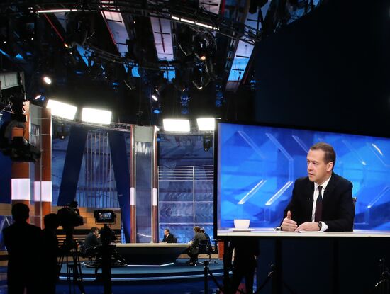 Интервью премьер-министра РФ Д.Медведева пяти российским телеканалам