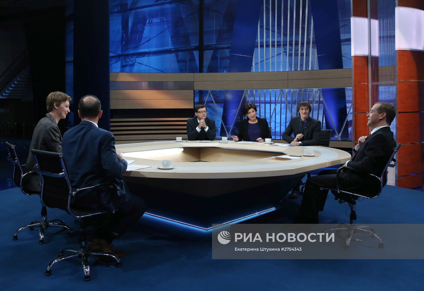 Интервью премьер-министра РФ Д.Медведева пяти российским телеканалам