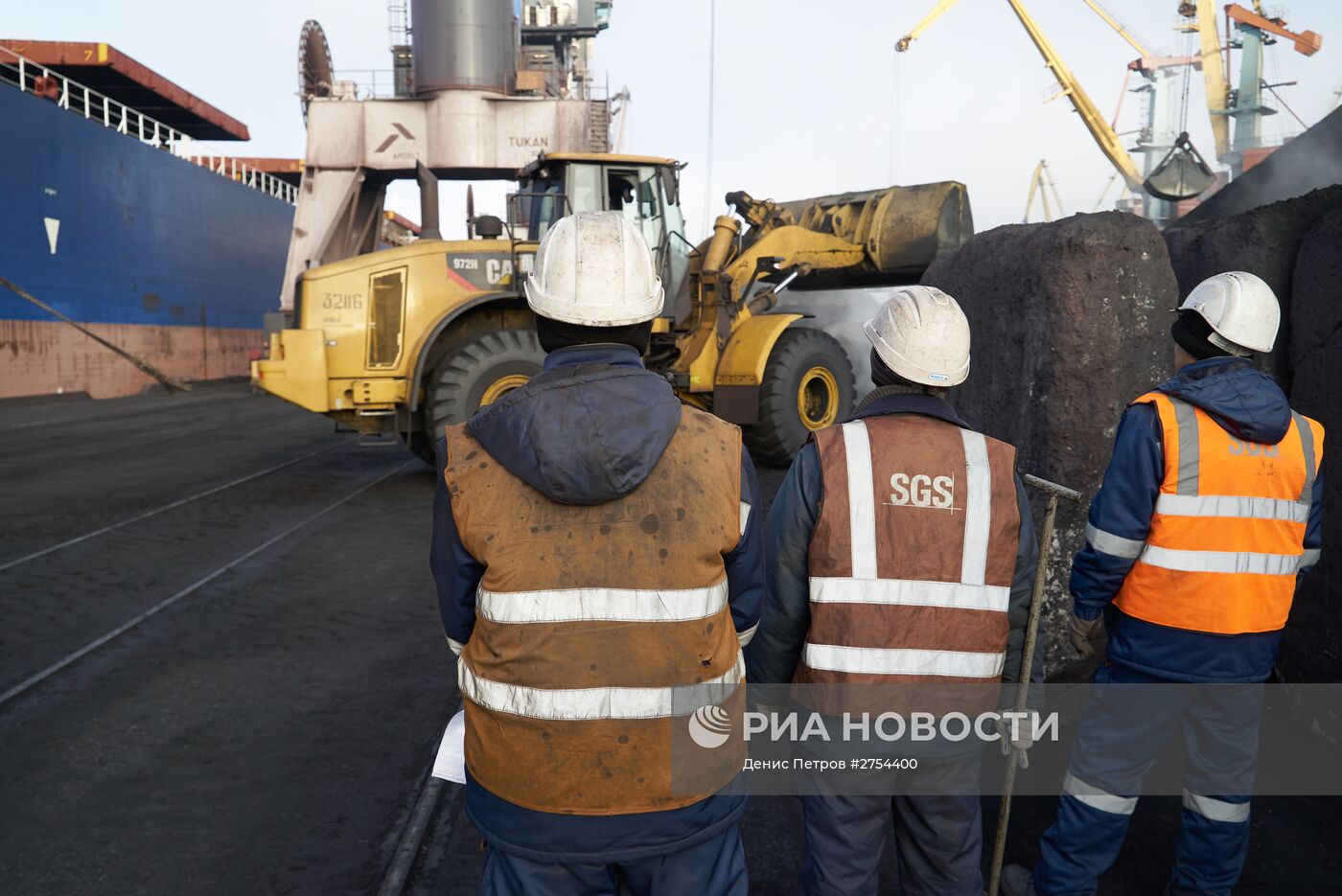 Разгрузка угля из ЮАР в порту Одессы