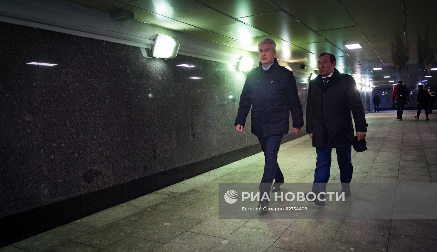 Мэр Москвы С.Собянин осмотрел итоги работ в подземном пешеходном переходе "Телеграф"