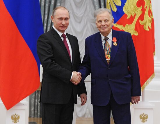 Президент РФ В.Путин вручил государственные награды в Кремле