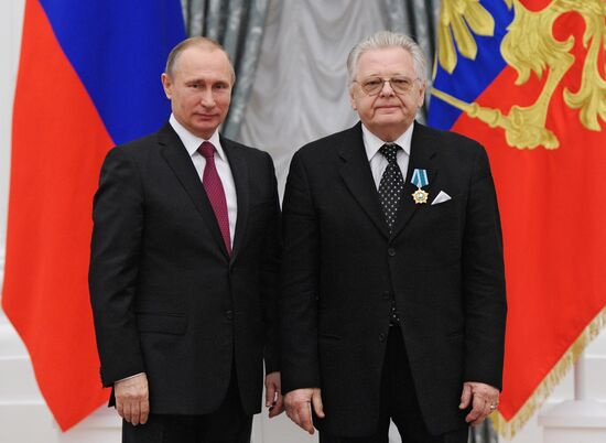 Президент РФ В.Путин вручил государственные награды в Кремле