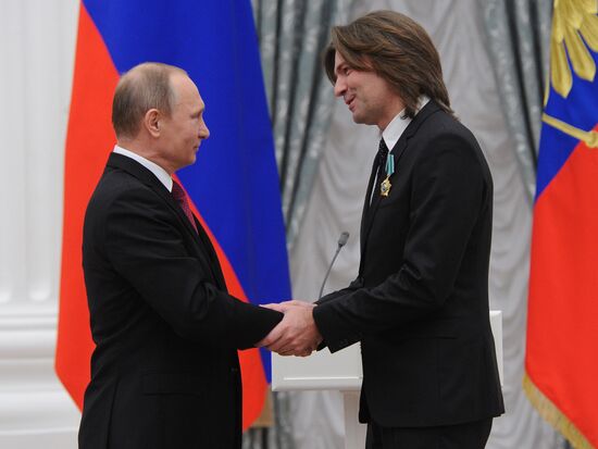 Президент РФ В.Путин вручил государственные награды в Кремле