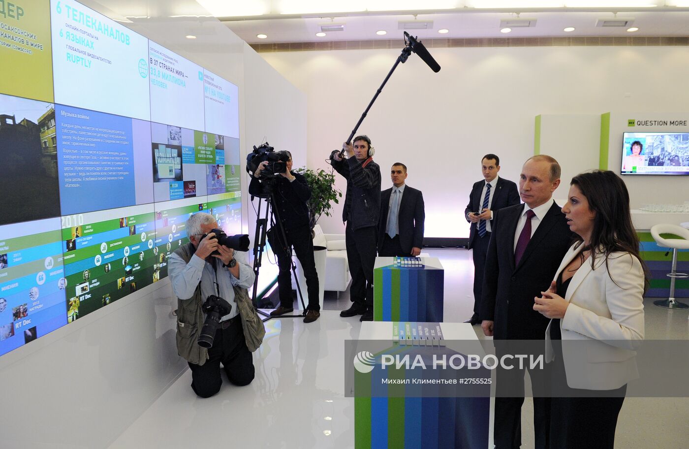 Президент РФ В.Путин посетил выставку, посвящённую 10-летию вещания Russia Today