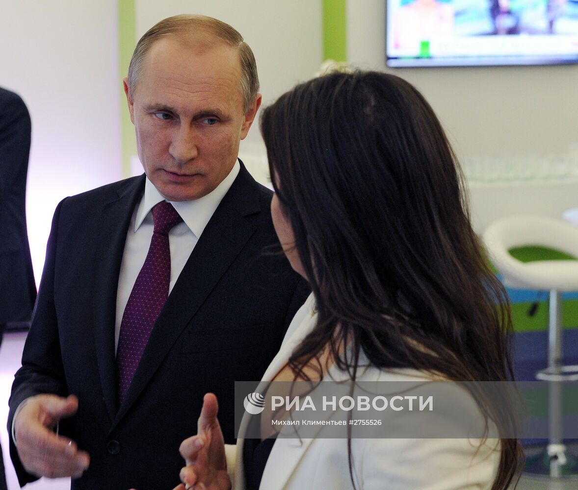 Президент РФ В.Путин посетил выставку, посвящённую 10-летию вещания Russia Today