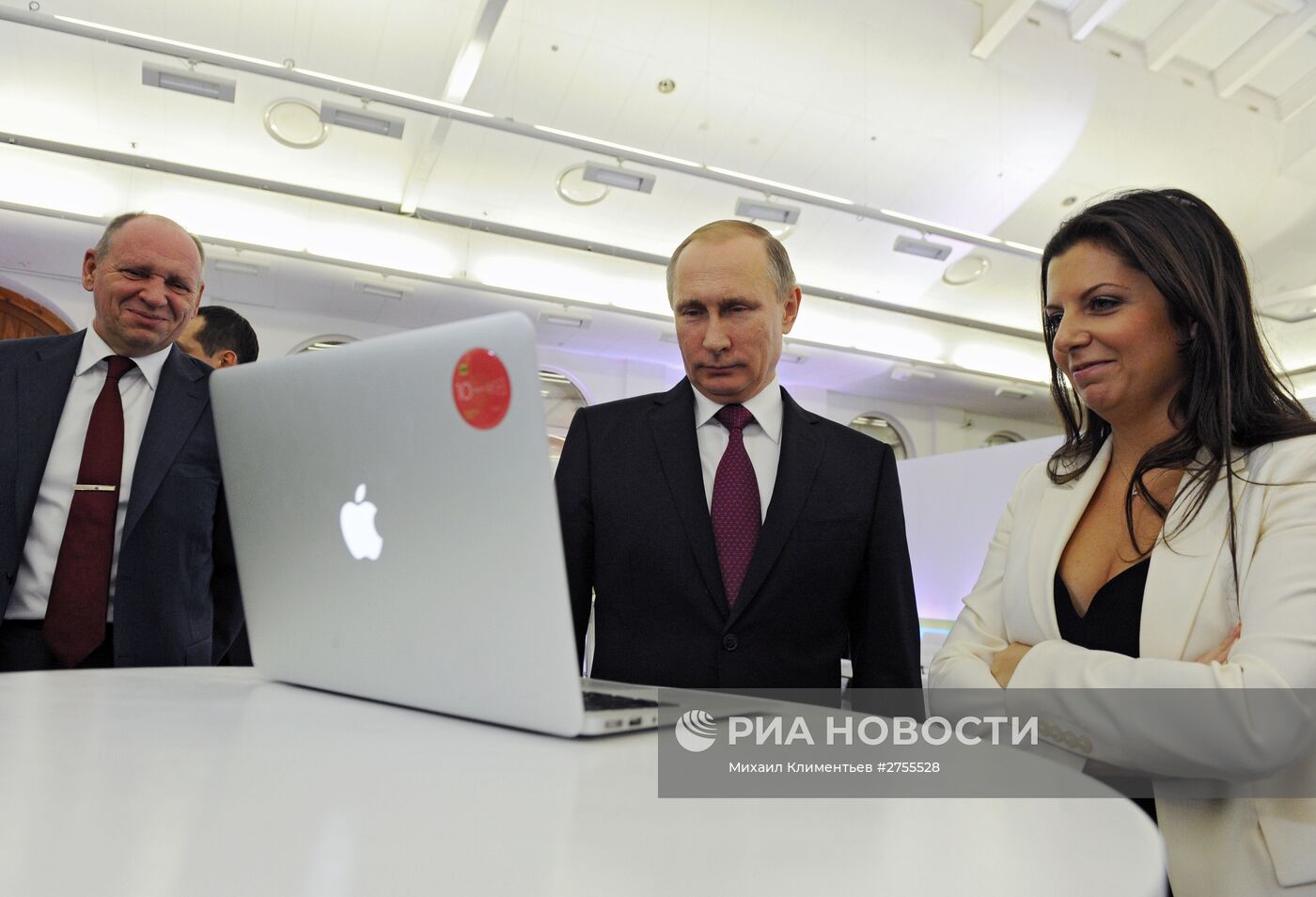 Президент РФ В.Путин посетил выставку, посвящённую 10-летию вещания Russia Today