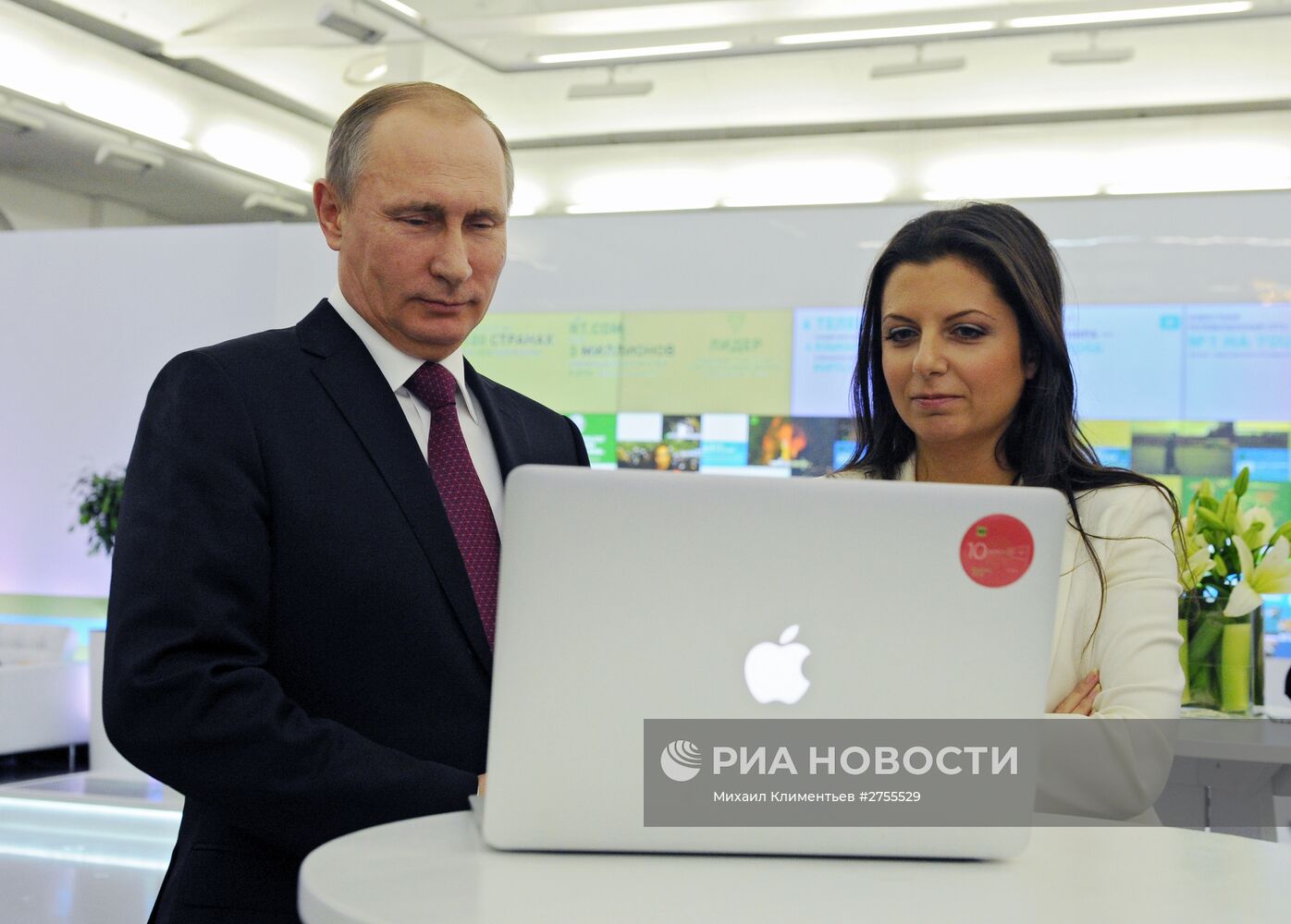 Президент РФ В.Путин посетил выставку, посвящённую 10-летию вещания Russia Today