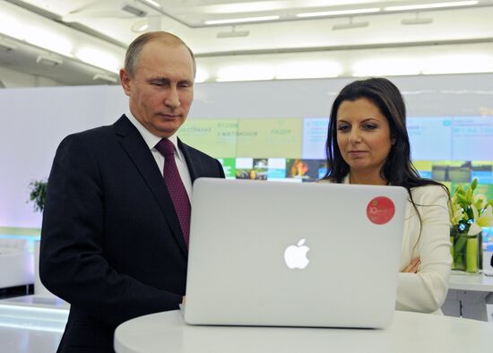 Президент РФ В.Путин посетил выставку, посвящённую 10-летию вещания Russia Today