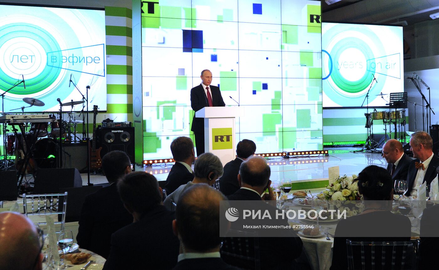 Президент РФ В.Путин посетил выставку, посвящённую 10-летию вещания Russia Today