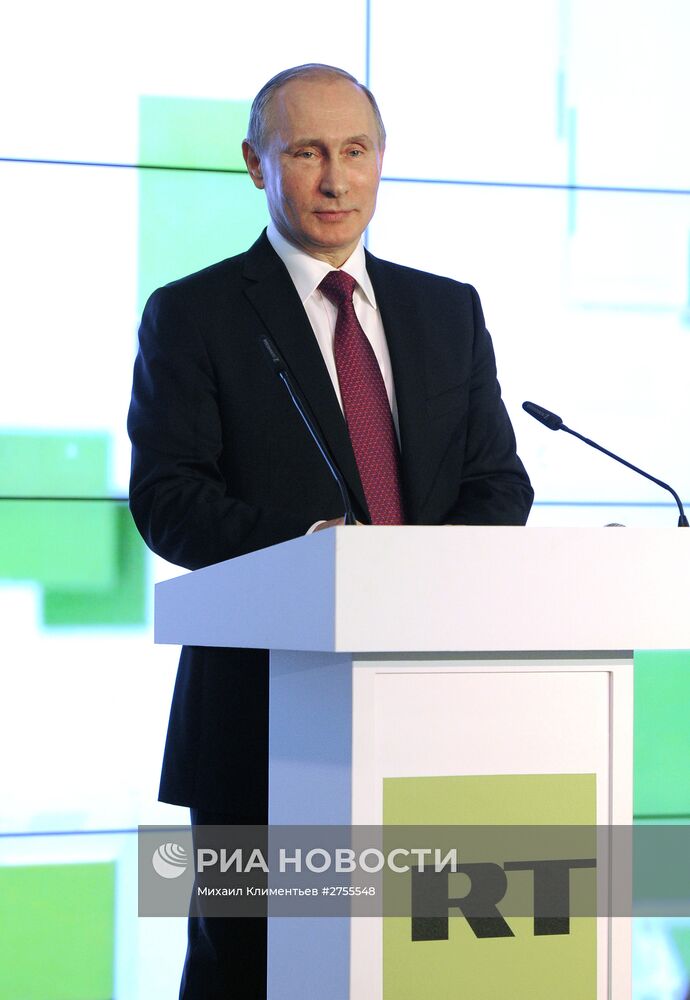 Президент РФ В.Путин посетил выставку, посвящённую 10-летию вещания Russia Today