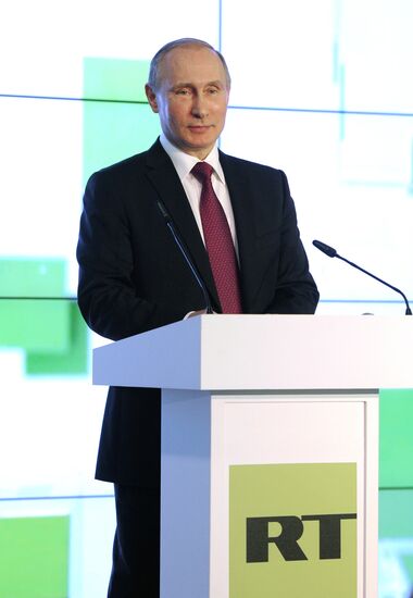 Президент РФ В.Путин посетил выставку, посвящённую 10-летию вещания Russia Today
