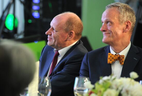 Президент РФ В.Путин посетил выставку, посвящённую 10-летию вещания Russia Today