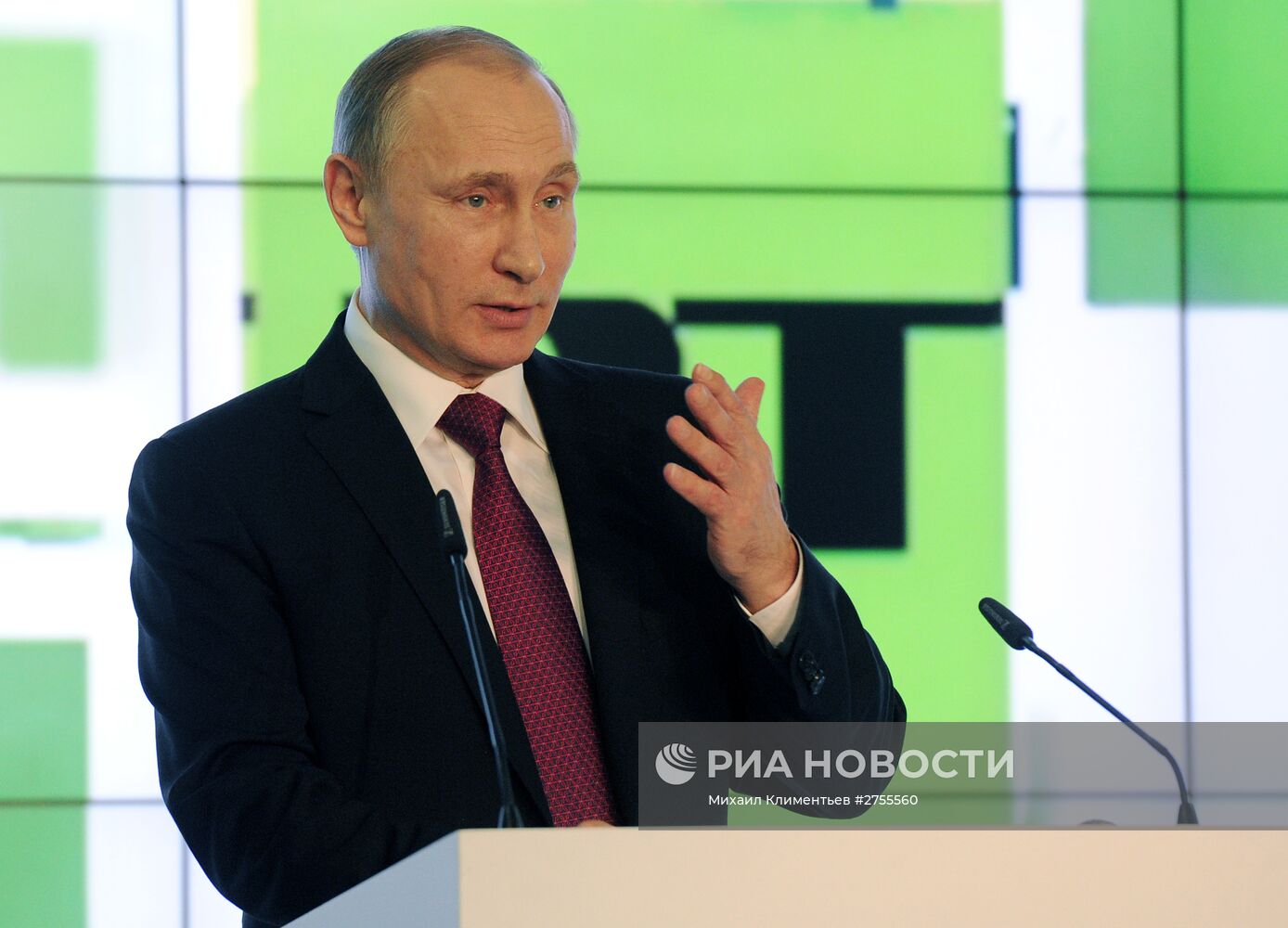 Президент РФ В.Путин посетил выставку, посвящённую 10-летию вещания Russia Today