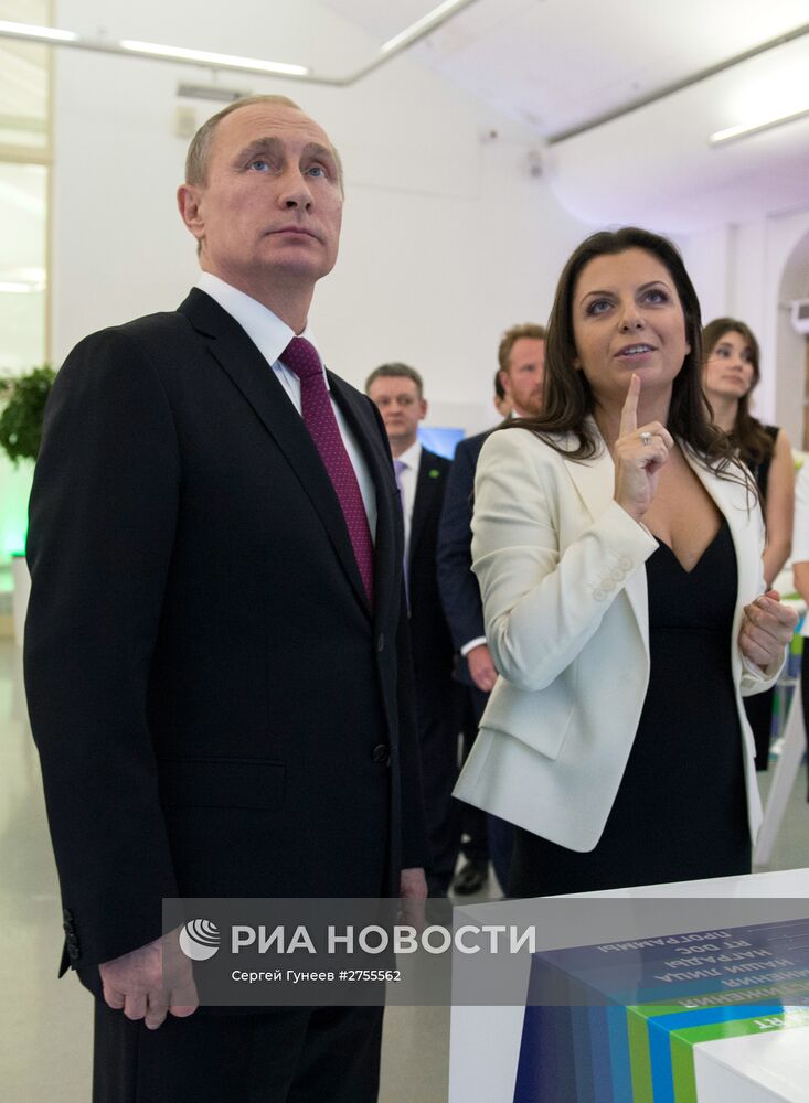 Президент РФ В.Путин посетил выставку, посвящённую 10-летию вещания Russia Today