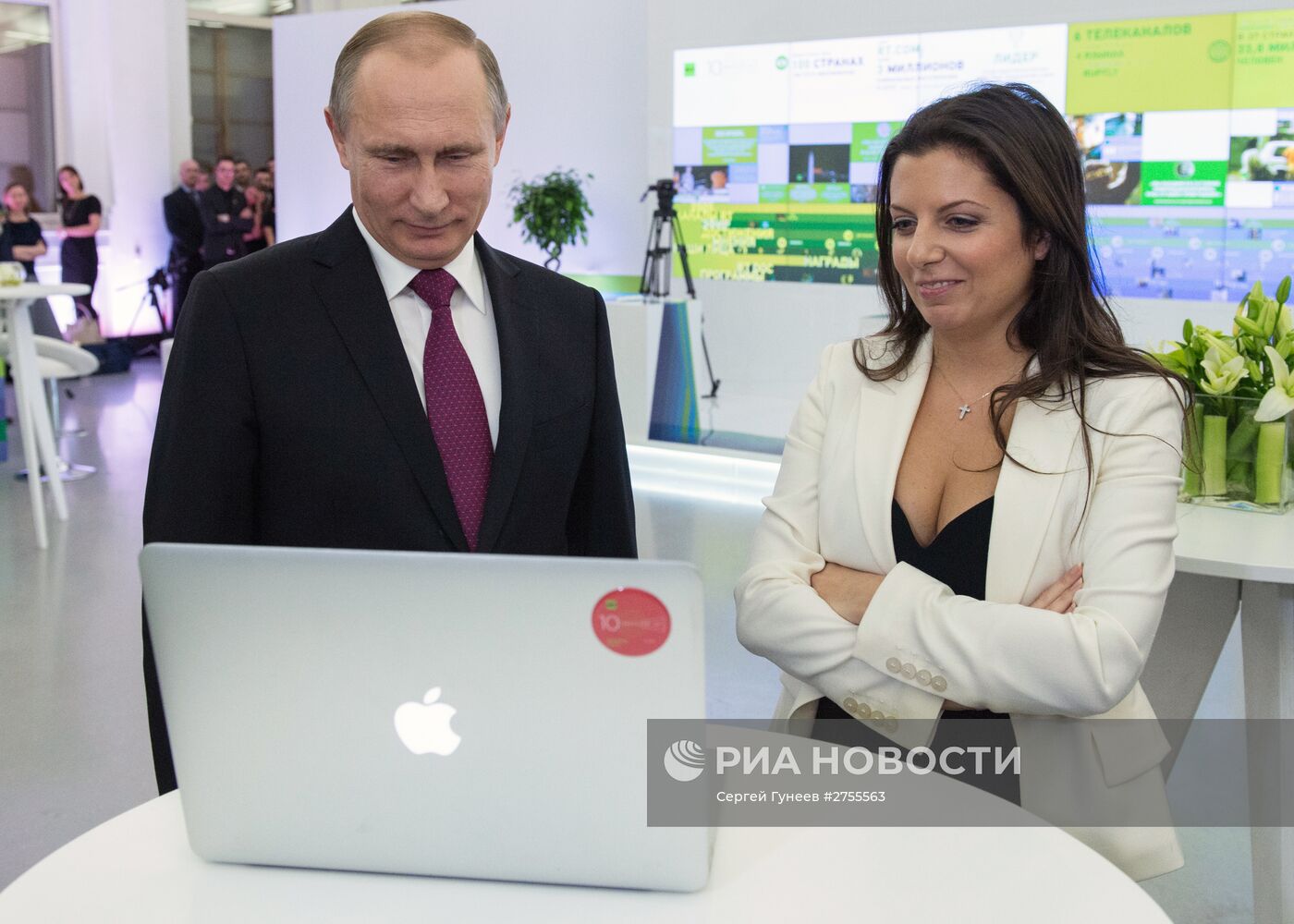 Президент РФ В.Путин посетил выставку, посвящённую 10-летию вещания Russia Today