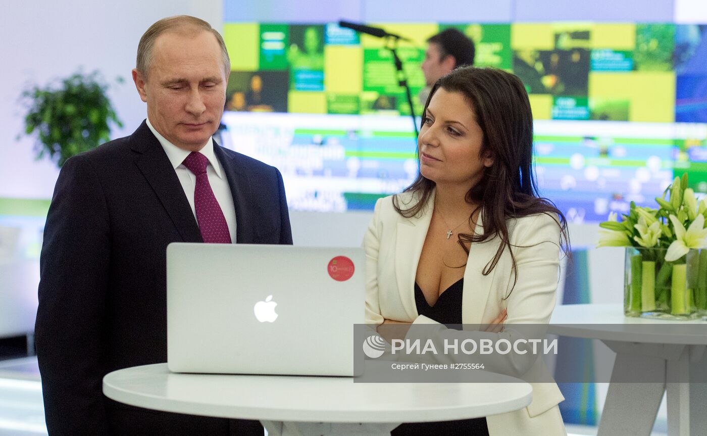 Президент РФ В.Путин посетил выставку, посвящённую 10-летию вещания Russia Today