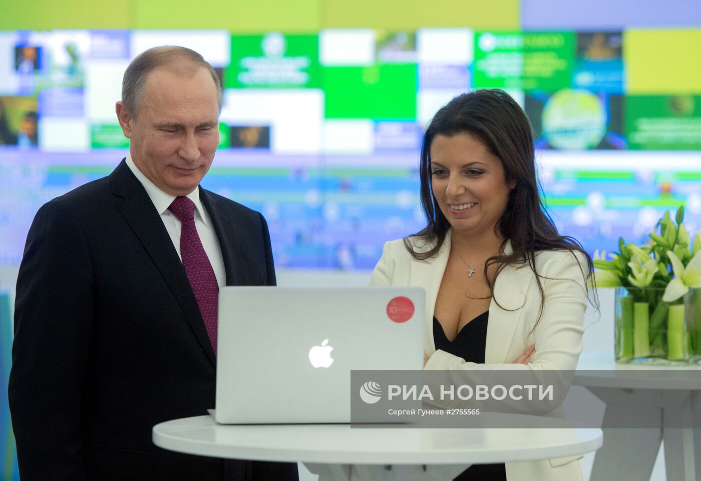 Президент РФ В.Путин посетил выставку, посвящённую 10-летию вещания Russia Today