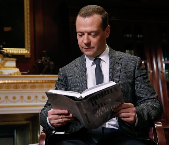 Премьер-министр РФ Д.Медведев принял участие в проекте ВГТРК "Война и мир. Читаем роман"