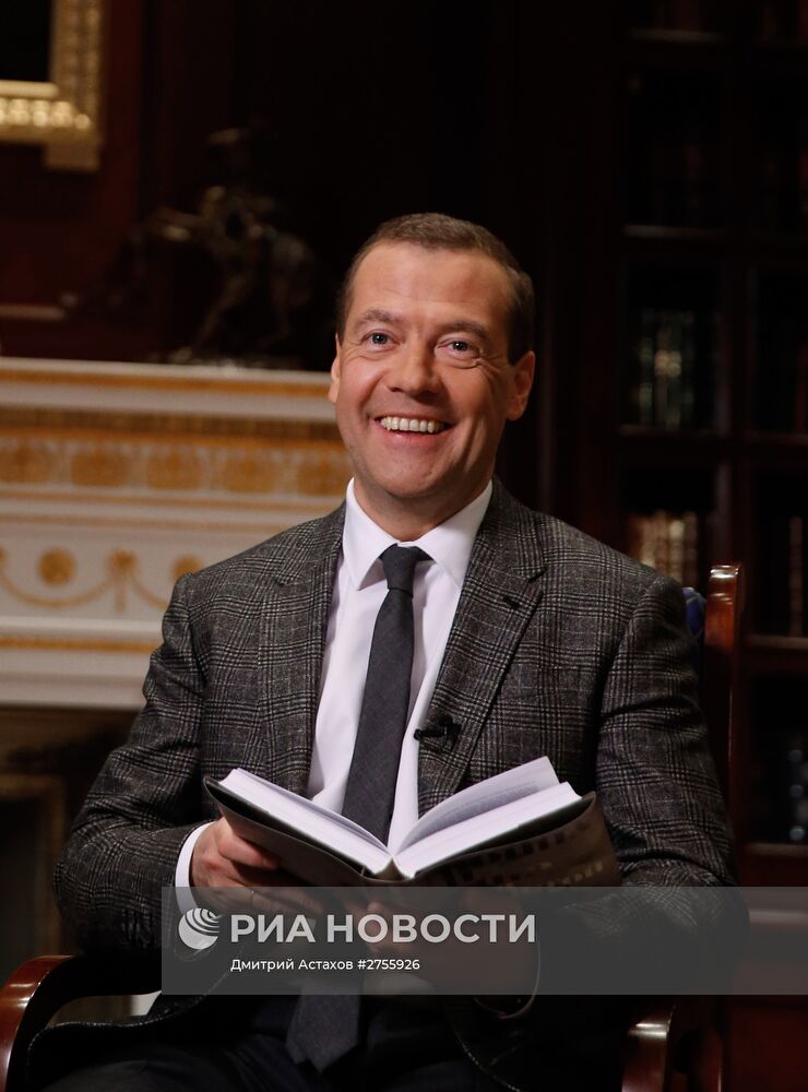 Премьер-министр РФ Д.Медведев принял участие в проекте ВГТРК "Война и мир. Читаем роман"