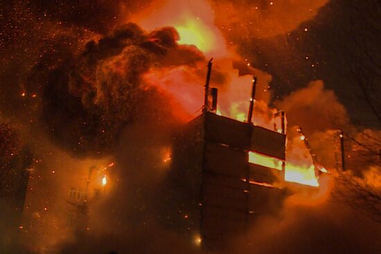 Пожар на Тушинском машиностроительном заводе в Москве