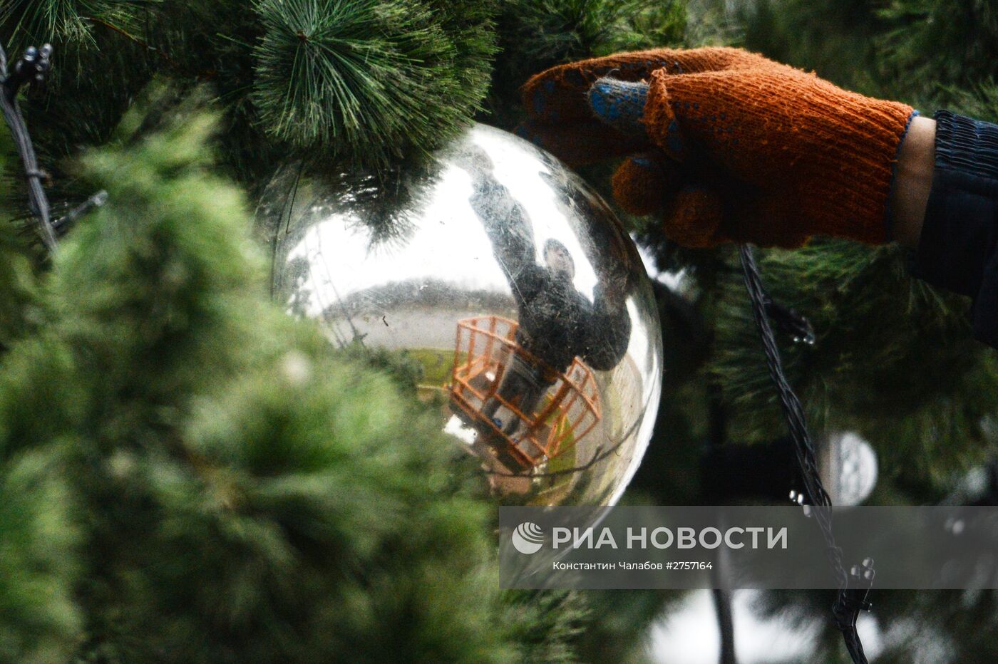Украшение главной городской елки в Великом Новгороде
