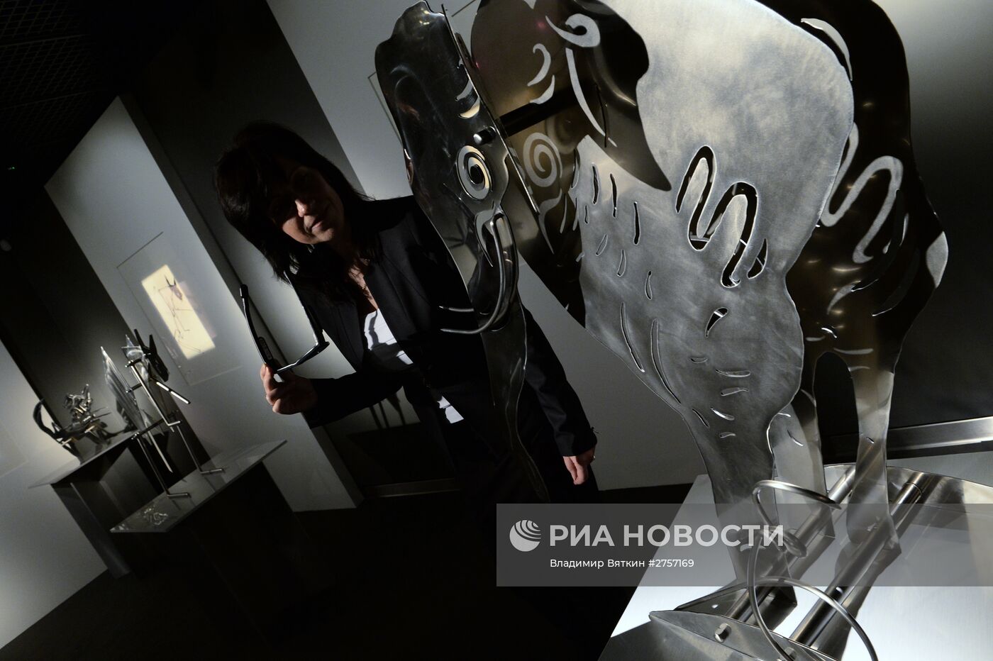 Выставка анималистики Анатолия Зверева - "Волшебная клетка. А не пойти ли нам в зоопарк?"