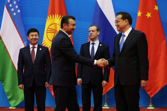 Премьер-министр РФ Д.Медведев принял участие в заседании Совета глав правительств стран ШОС