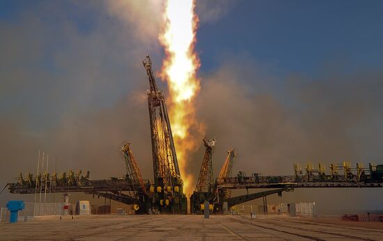 Старт космического корабля "Союз ТМА-19М" с космодрома Байконур