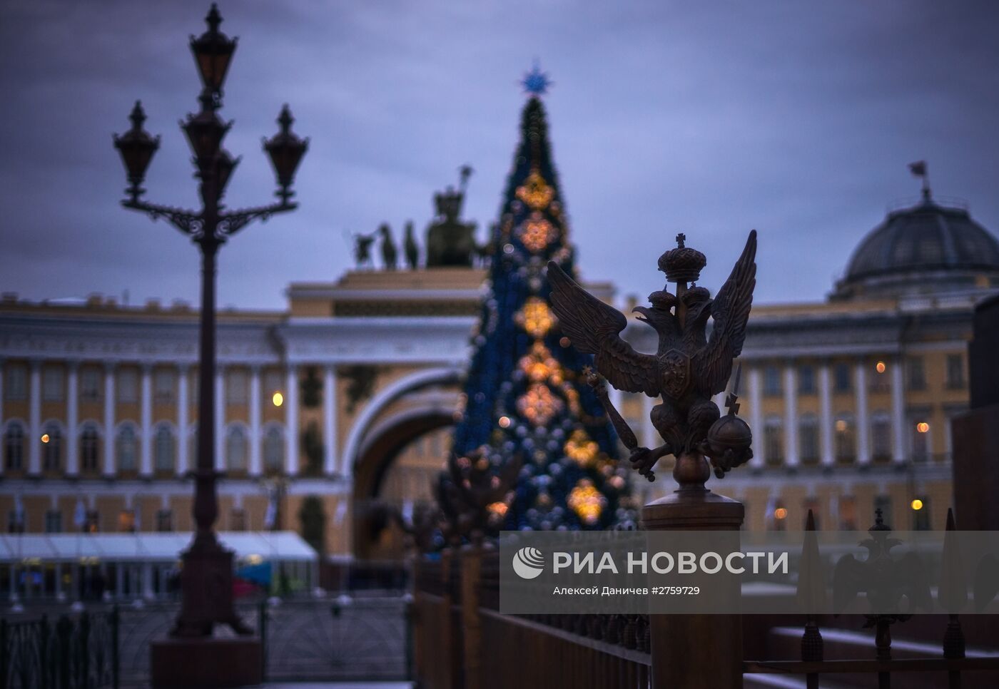 Предновогоднее украшение Санкт-Петербурга