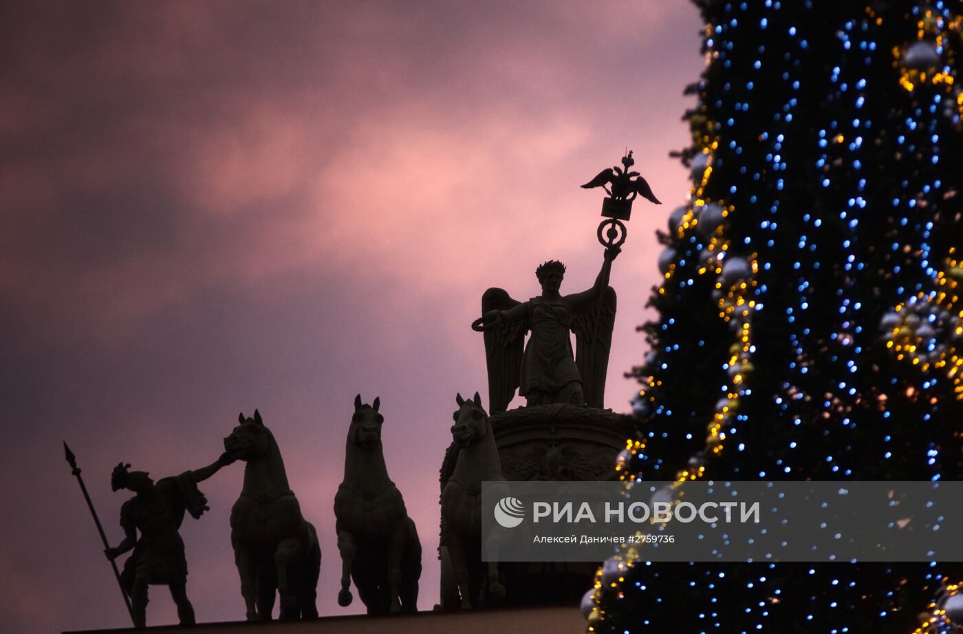 Предновогоднее украшение Санкт-Петербурга